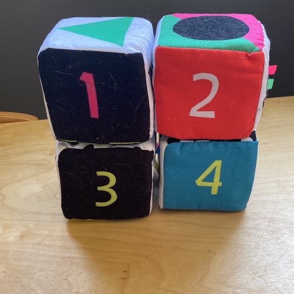 Manhattan Toy Wimmer-Ferguson Mind Cubes Soft Baby Activity Toy - Picture 3 of 4